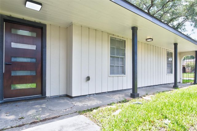 8406 Beechaven Rd, La Porte, TX 77571