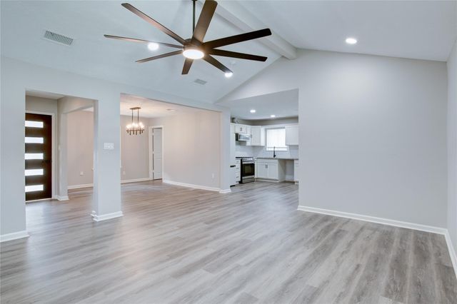 8406 Beechaven Rd, La Porte, TX 77571