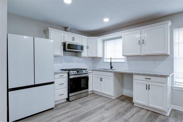8406 Beechaven Rd, La Porte, TX 77571