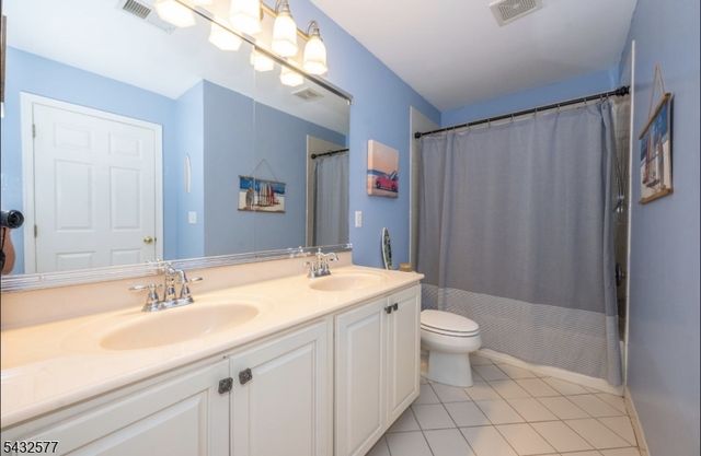 61 Briar Ct, Hardyston Twp., NJ 07419