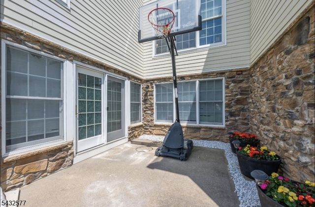 61 Briar Ct, Hardyston Twp., NJ 07419