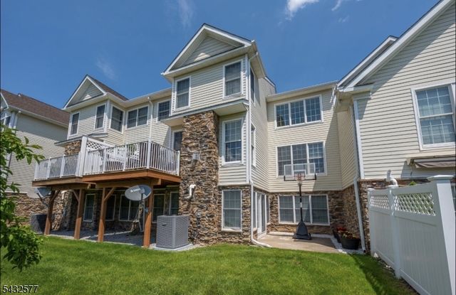 61 Briar Ct, Hardyston Twp., NJ 07419