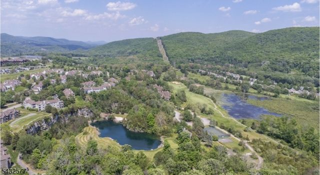 61 Briar Ct, Hardyston Twp., NJ 07419