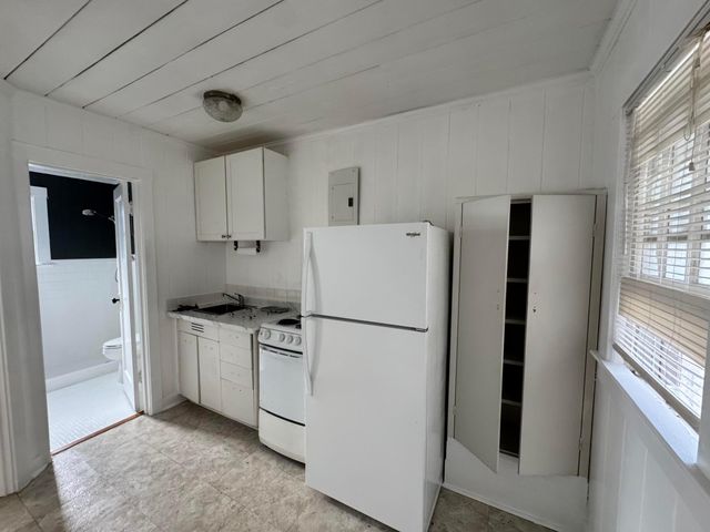 200 Park Avenue 6, Lake Park, FL 33403