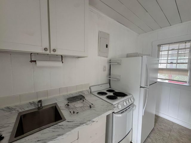 200 Park Avenue 6, Lake Park, FL 33403