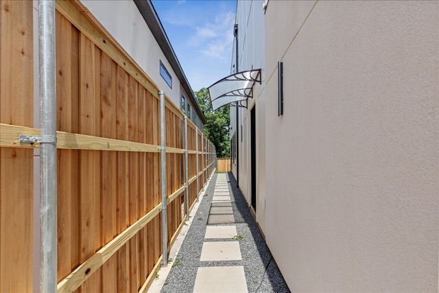 2327 Vagas Street 102, Dallas, TX 75219