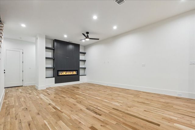 2327 Vagas Street 102, Dallas, TX 75219