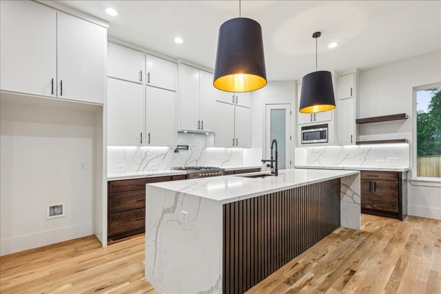 2327 Vagas Street 102, Dallas, TX 75219