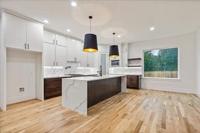 2327 Vagas Street 102, Dallas, TX 75219