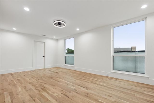 2327 Vagas Street 102, Dallas, TX 75219