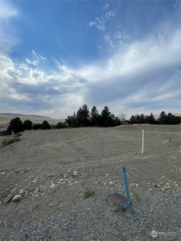 13 Parks Drive, Okanogan, WA 98840