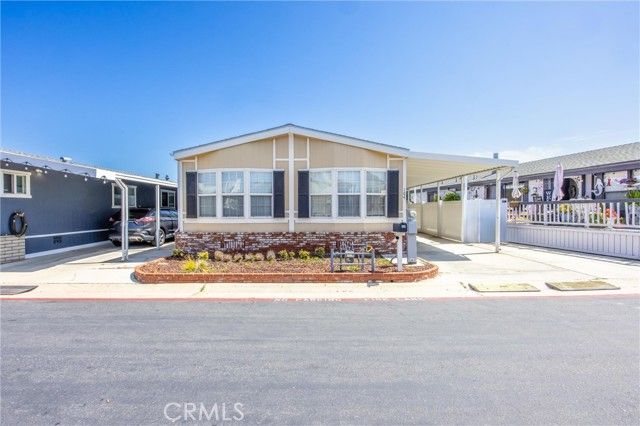 21851 Newland Street 104, Huntington Beach, CA 92646