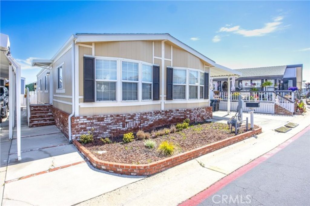 21851 Newland Street 104, Huntington Beach, CA 92646