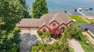 2647 Lake Shore Drive, Howard Twp, MI 49120