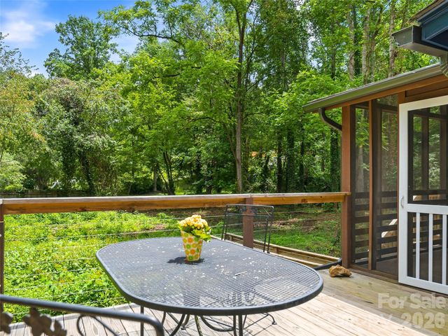 468 Governors View Road, Asheville, NC 28805