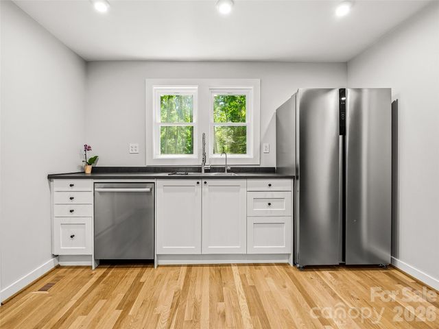 468 Governors View Road, Asheville, NC 28805