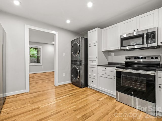 468 Governors View Road, Asheville, NC 28805