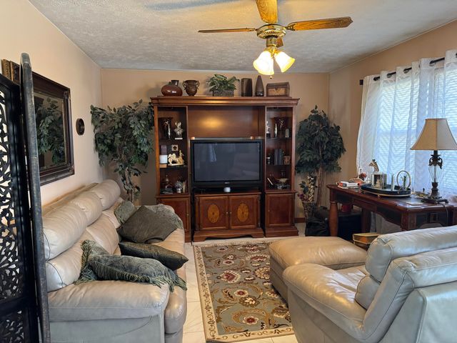 149 Cherokee Avenue, Russell Springs, KY 42642