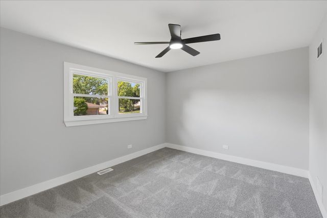 37 E Weathersfield Way, Schaumburg, IL 60193