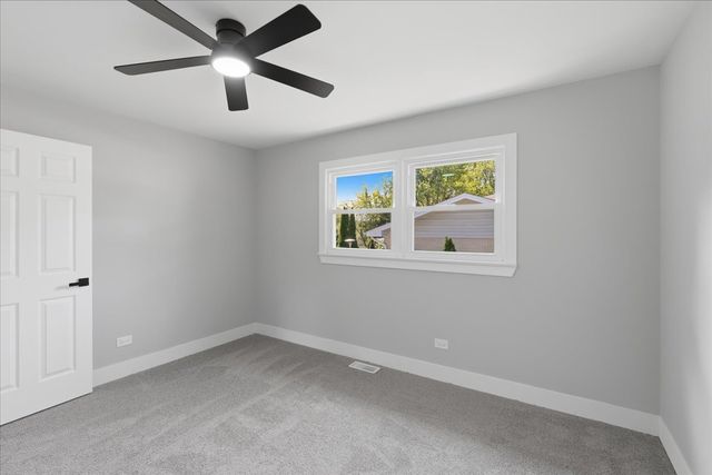37 E Weathersfield Way, Schaumburg, IL 60193