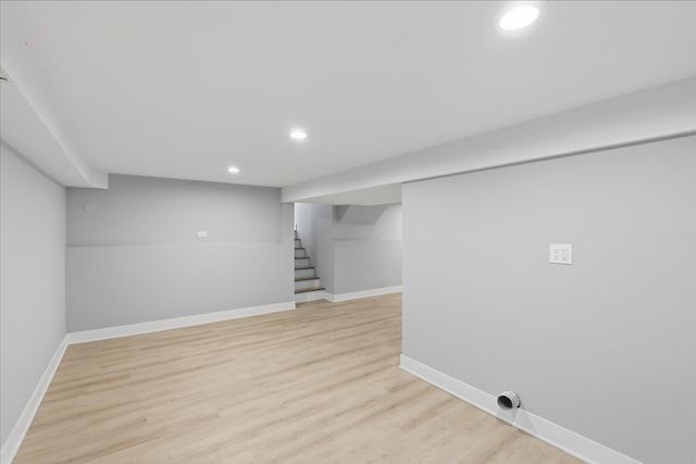37 E Weathersfield Way, Schaumburg, IL 60193