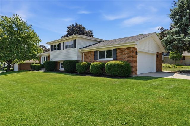 37 E Weathersfield Way, Schaumburg, IL 60193