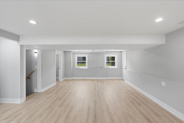 37 E Weathersfield Way, Schaumburg, IL 60193