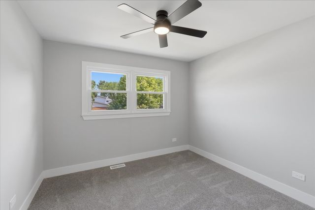 37 E Weathersfield Way, Schaumburg, IL 60193