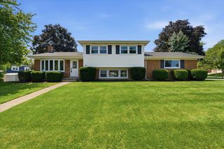 37 E Weathersfield Way, Schaumburg, IL 60193