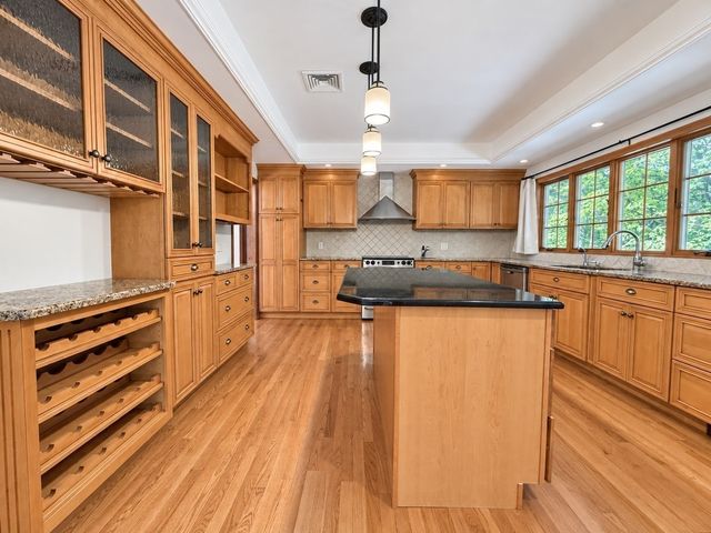 39 Ingleside, Lexington, MA 02420