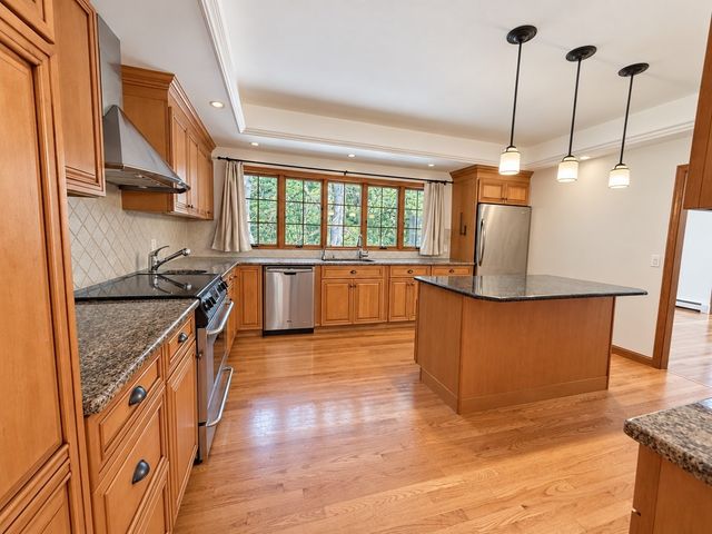 39 Ingleside, Lexington, MA 02420