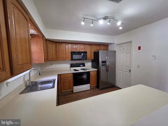 9 GRISTMILL DR, Dover, DE 19904