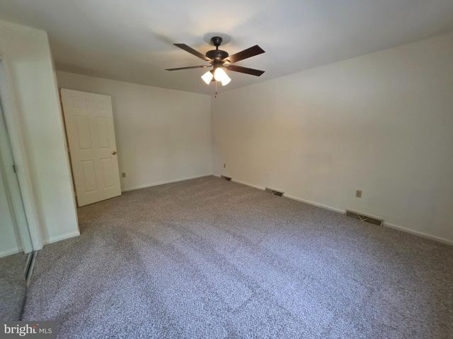 9 GRISTMILL DR, Dover, DE 19904