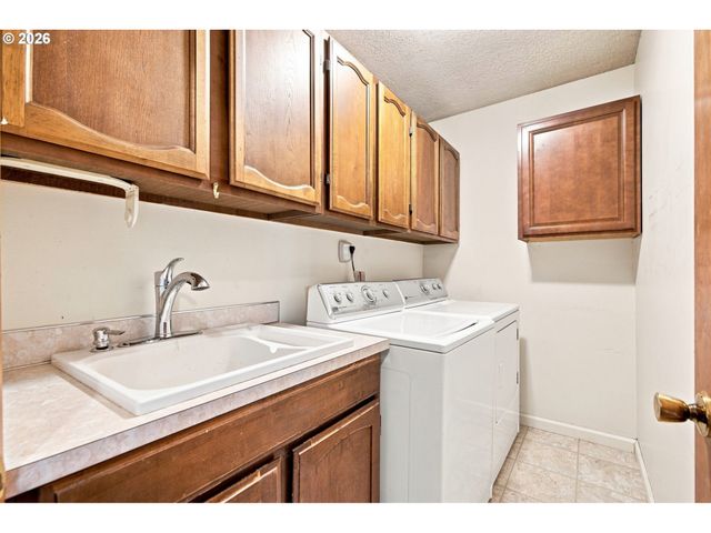 5236 Se EL CENTRO Way, Milwaukie, OR 97267