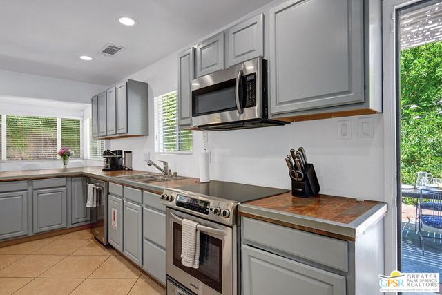 830 N Riverside Drive, Palm Springs, CA 92264