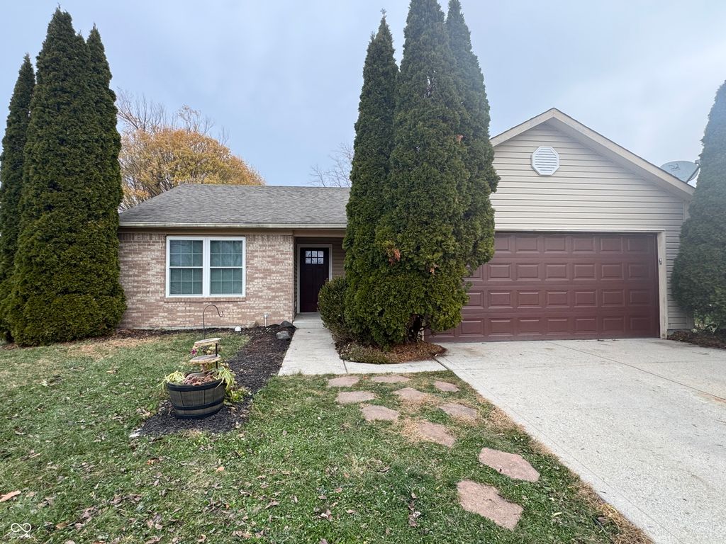 820 Cross Wind Court, Greenwood, IN 46143
