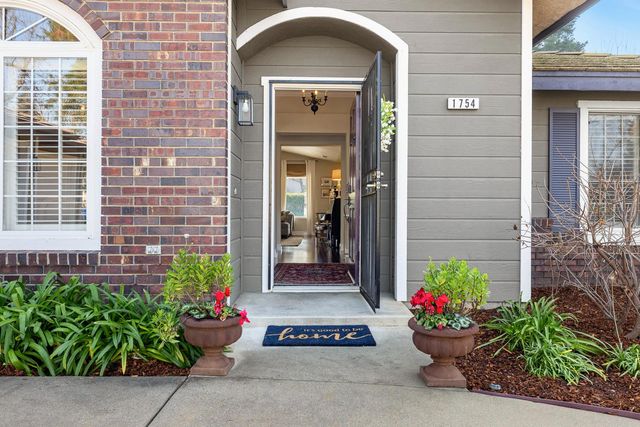 1754 Decatur Avenue, Clovis, CA 93611