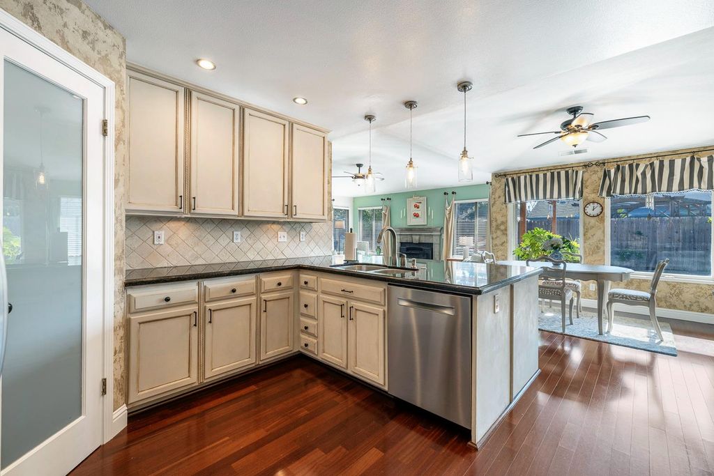 Image 22 of property listing at 1754 Decatur Avenue, Clovis, CA 93611