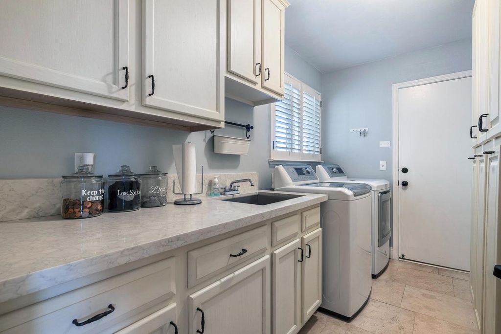 Image 38 of property listing at 1754 Decatur Avenue, Clovis, CA 93611