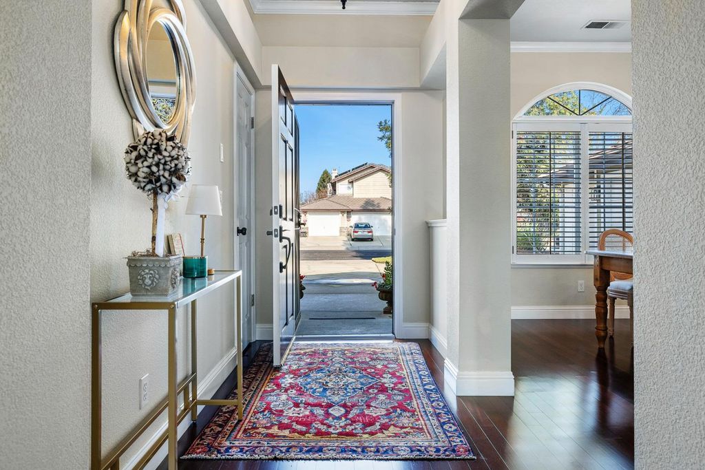 Image 6 of property listing at 1754 Decatur Avenue, Clovis, CA 93611