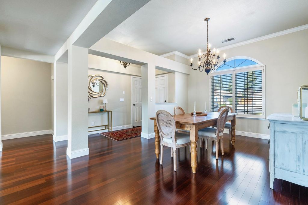 Image 7 of property listing at 1754 Decatur Avenue, Clovis, CA 93611