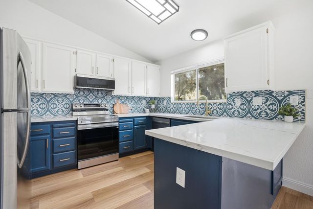 830 Sugar Pine Dr, Lathrop, CA 95330