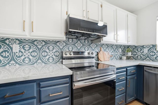 830 Sugar Pine Dr, Lathrop, CA 95330
