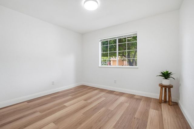 830 Sugar Pine Dr, Lathrop, CA 95330