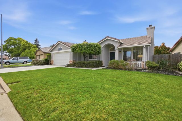 830 Sugar Pine Dr, Lathrop, CA 95330