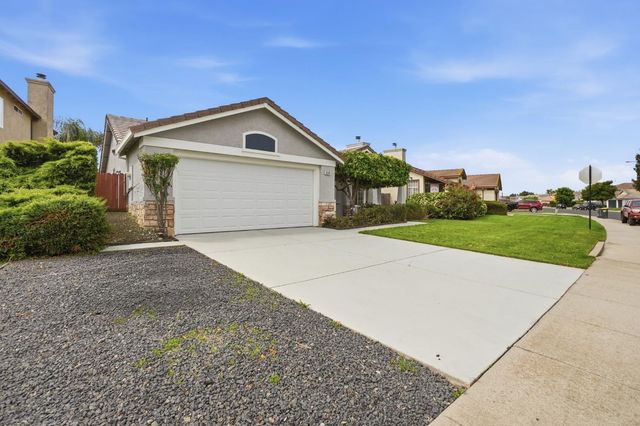 830 Sugar Pine Dr, Lathrop, CA 95330