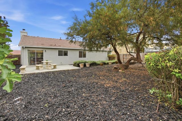 830 Sugar Pine Dr, Lathrop, CA 95330