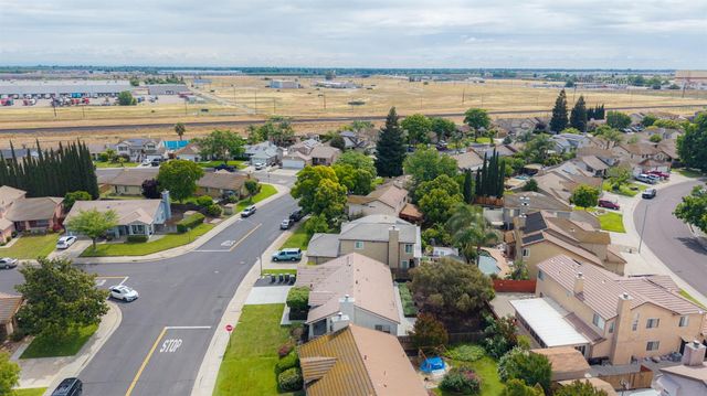 830 Sugar Pine Dr, Lathrop, CA 95330