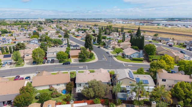 830 Sugar Pine Dr, Lathrop, CA 95330
