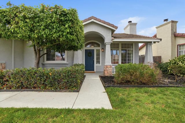 830 Sugar Pine Dr, Lathrop, CA 95330